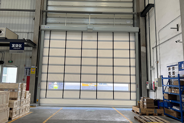 工廠提升門(mén)同側(cè)可以安裝快速卷簾門(mén)嗎?縮略圖 工廠提升門(mén)同側(cè)可以安裝快速卷簾門(mén)嗎?縮略圖